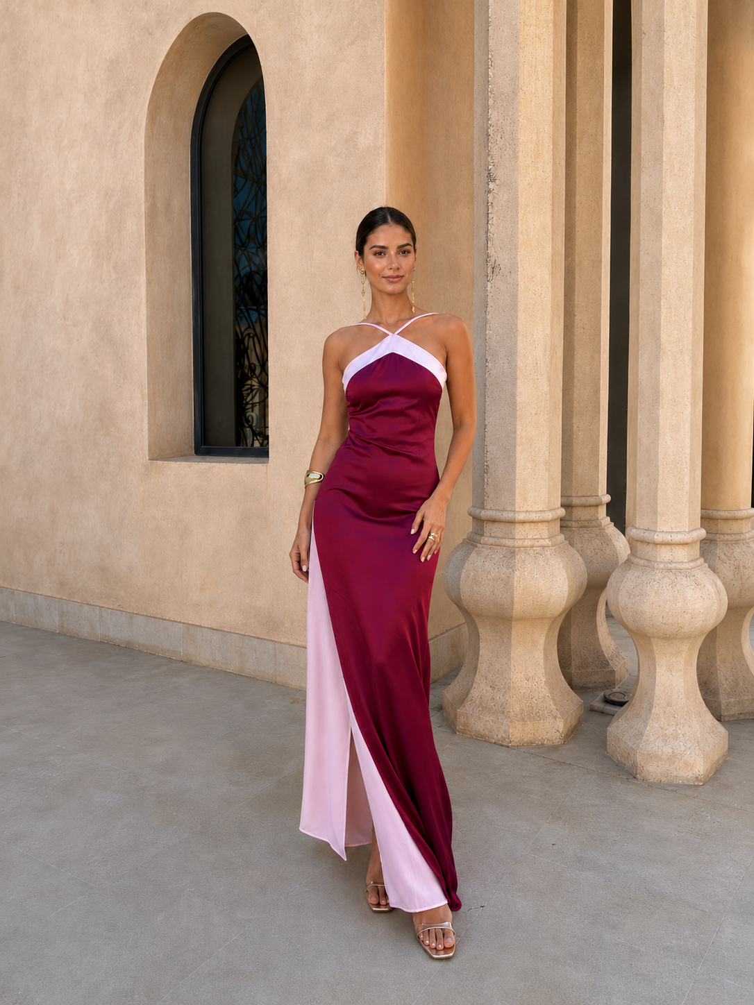 Vestido largo de satén con escote cruzado