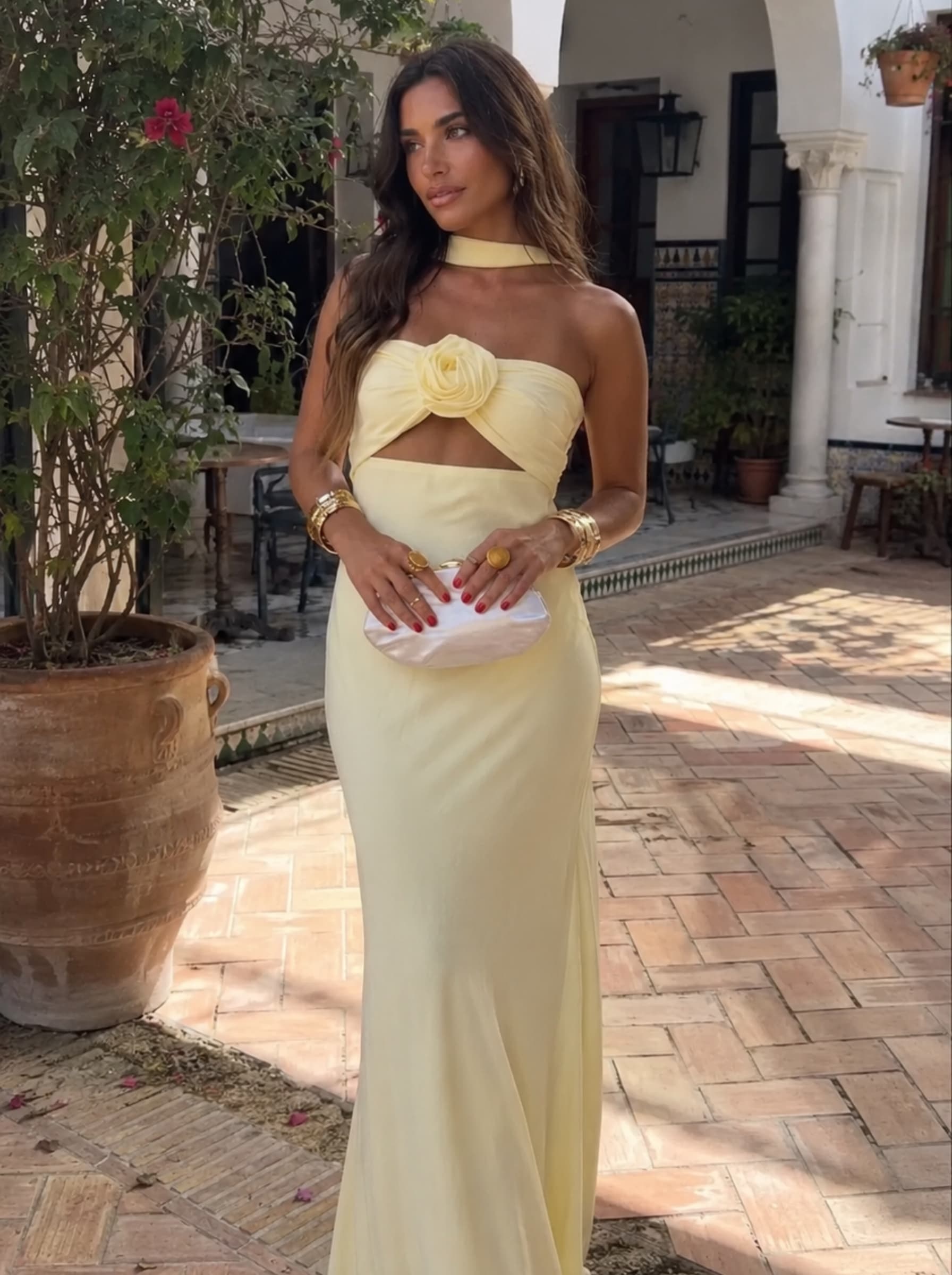 Vestido Maxi Halter con Corsage de Rosa