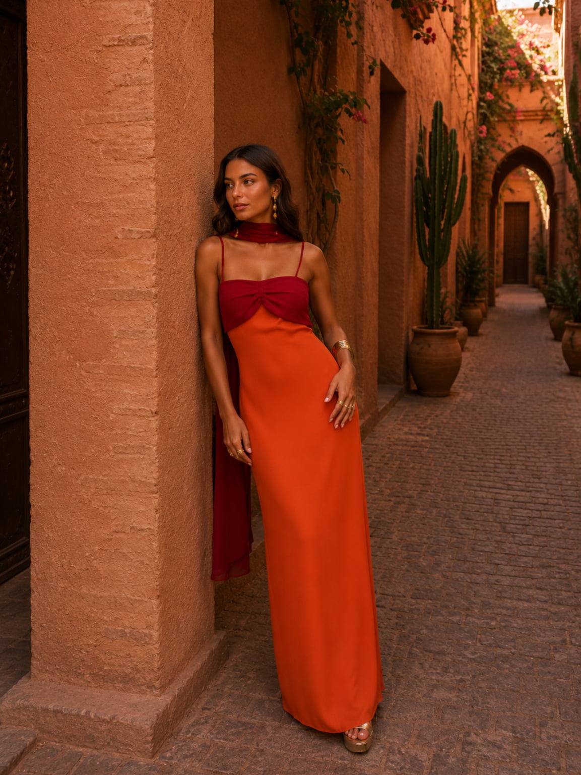 Vestido largo drapeado bicolor