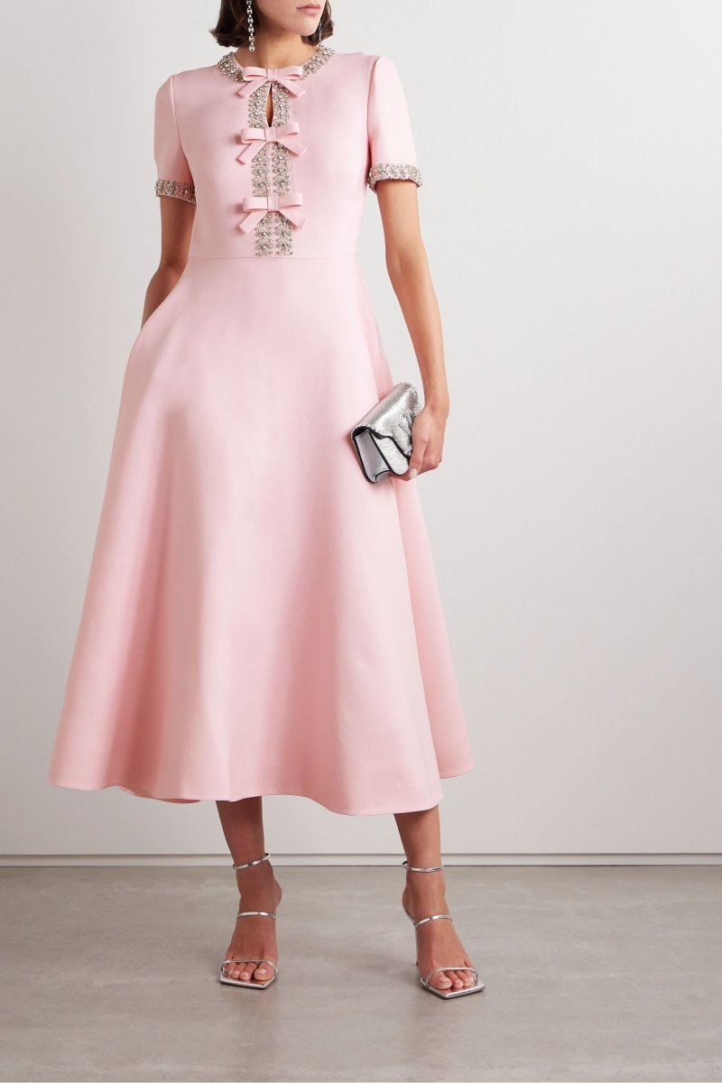 Robe midi de satén con nudo y adornos de cristal